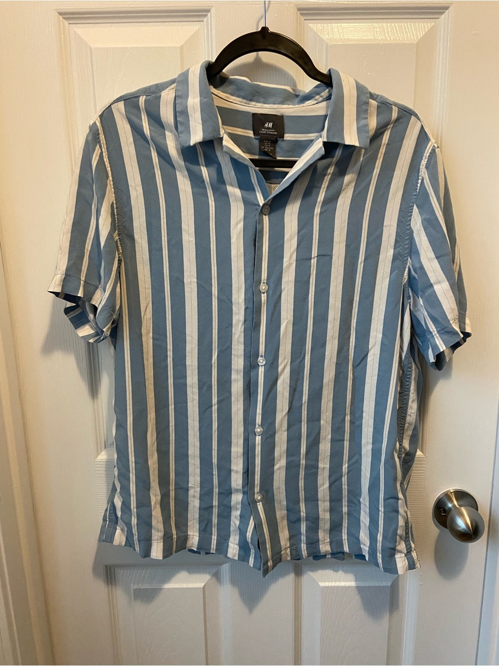 H&M Men’s Blue and White Vertical Stripe Short-Sleeve Button-Down Shirt
